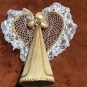 Straw and Lace Angel